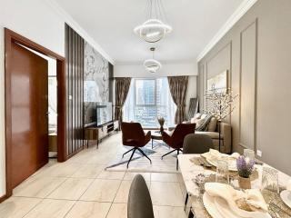 Chic 1BR in JLT Near Metro Sleeps 3 - 4