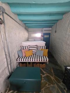 The Old Celar House - 9