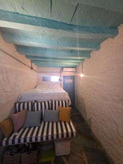 The Old Celar House - 6