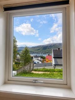 Cozy Tromsø Home with Fjord View & Northern Lights - 6