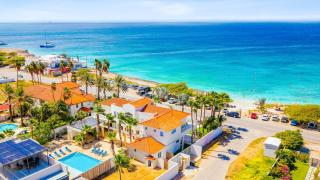 Beachfront 7BR Villa - Private Pool - Sleeps 16 - Blue Door Beach House by Bocobay - 4