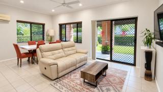 Esplanade Water-Front 2BR - Pool & Balcony - 3