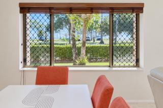 Esplanade Water-Front 2BR - Pool & Balcony - 5