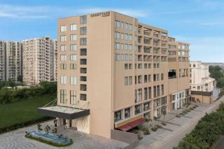 Courtyard by Marriott Ghaziabad India - 9