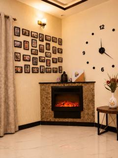 Luxe Corner 2BR Stay Fireplace Bahria Town - 0