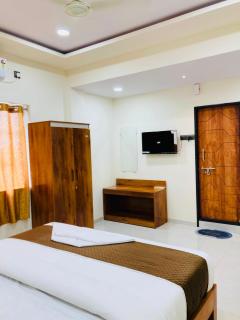 Golden Iris Inn - 5