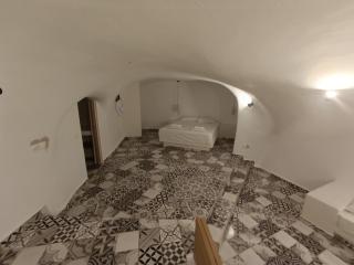 Fira Cave Traditional - 4