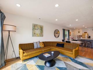 Swanky Mid Century Gem 2BR1BA Deck Fireplace - 3