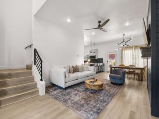 New Family Retreat 4Br 2.5BA Sleeps 11 Hot Tub - 4
