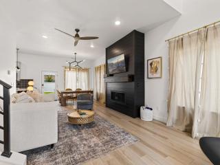 New Family Retreat 4Br 2.5BA Sleeps 11 Hot Tub - 3