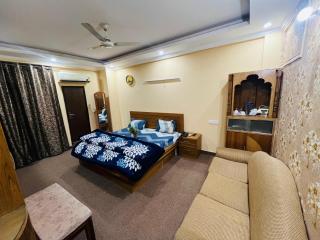 Hotel Royal Stay - Hauz Khas Fort - 9