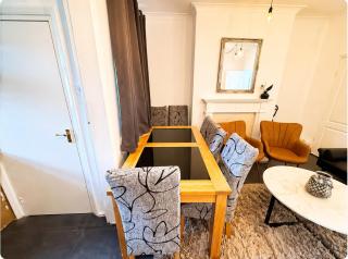 Spacious Contractor & Family Home for 9 near Doncaster Centre, A1 & M18 - 3