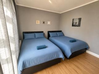 Spacious Contractor & Family Home for 9 near Doncaster Centre, A1 & M18 - 6