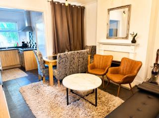 Spacious Contractor & Family Home for 9 near Doncaster Centre, A1 & M18 - 9