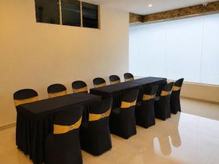 Golden Iris Inn - 1
