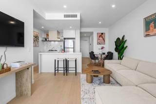 High-Floor 1BR with Views at Broadbeach - 4