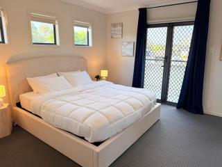 Spacious 5BR Family Home&Pet Friendly - 3