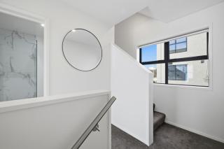 Central 2 king bdrm 2 bath 1 min walk to casino Town Hall Tepai - 4