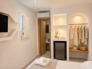 Fira Town Spot Rooms - 1