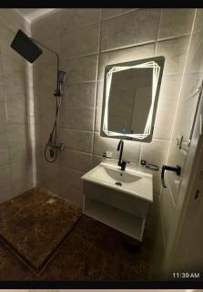 Apt 1 140 Ashgar City - 5