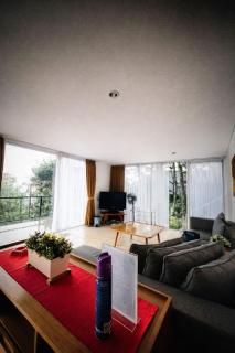 Villa Kharis 5BR Private Stay with View - 9