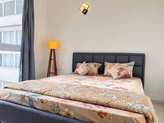 2BHK Lake View 10 Mins To Airport - 5