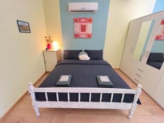 Bogota Central Apt w Office Space and Wifi near Metro - 7