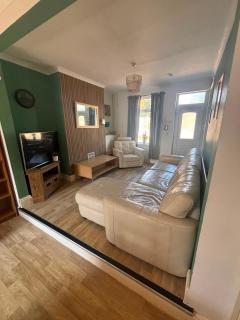 Selston House, 3 bedroom cosy cottage Home for up to 6 Guests, Cul-de-sac on Private road - 9