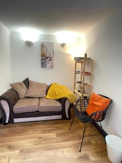Stylish 2 Bedroom Apartment in Bradford City Center with Free Parking - 8
