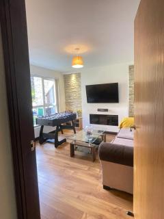 Stylish 2 Bedroom Apartment in Bradford City Center with Free Parking - 6