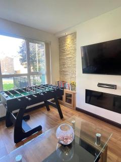Stylish 2 Bedroom Apartment in Bradford City Center with Free Parking - 7