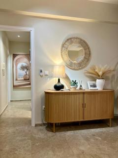 Spacious family room - 0