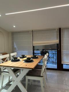 Spacious family room - 3