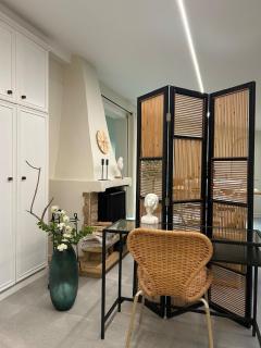 Spacious family room - 1