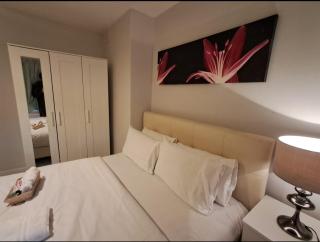 Modern Spacious 3 Bed House Hall Green, Birmingham - 2