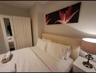 Modern Spacious 3 Bed House Hall Green, Birmingham - 1