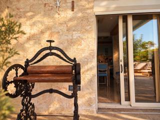 7 Bdr Villa with Heated Pool & Spa - 2