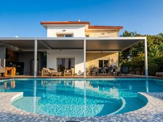Villa Del Mar with Heated Pool & Spa - 8
