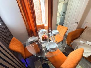 Luxury Doncaster 3BR House for 7 near Railway Station, Racecourse & City Centre - Doncaster - 5