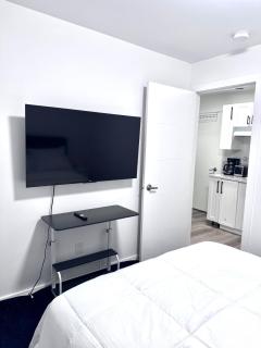 Cozy Central Winnipeg Suite ,Private and Quiet - 7