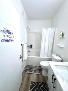 Cozy Central Winnipeg Suite ,Private and Quiet - 3