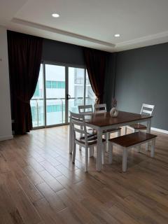 Sora Residences Poolside 3BR in Central Menglait - 6