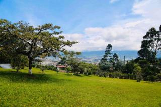 Country house with an incredible view to the city - 1