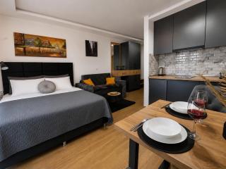 Golden Panorama Apartment & Spa - 7
