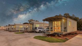 Longreach Starlight Cabins - Boutique Outback Accommodation - 0