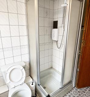 Spacious 3BR Doncaster Stay for Contractors and Families - 7