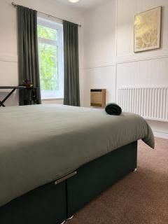 Spacious 3BR Doncaster Stay for Contractors and Families - 2