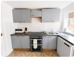 Comfortable 3BR Home for 8 near University, Kingsgate & Huddersfield Station - 8