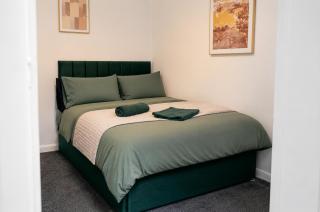 Well-Connected Rotherham House for 7 near Parkgate, Meadowhall, Sheffield and M1 - 3