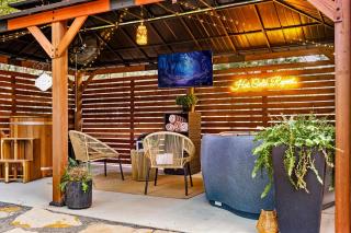 Firefly Hollow Couples Reconnect and Rejuvenate - 1